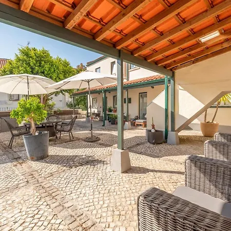 阿尔法玛露台酒店 *