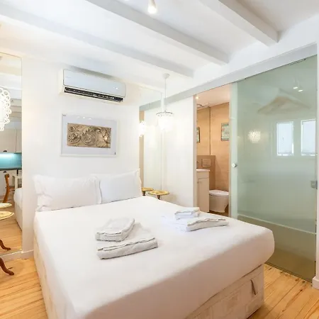 阿尔法玛露台酒店 *